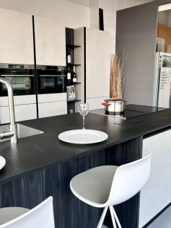 Cucina con isola in nobilitato a prezzo scontato 50%^Dibiesse Clearance