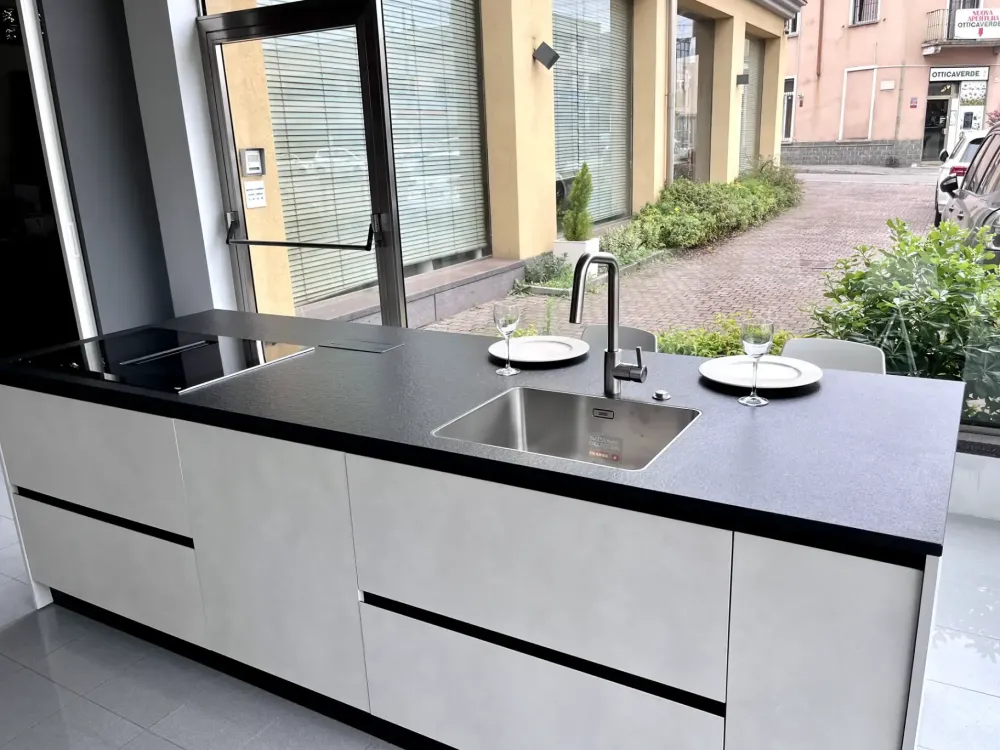 Cucina con isola in nobilitato a prezzo scontato 50%^Dibiesse Clearance