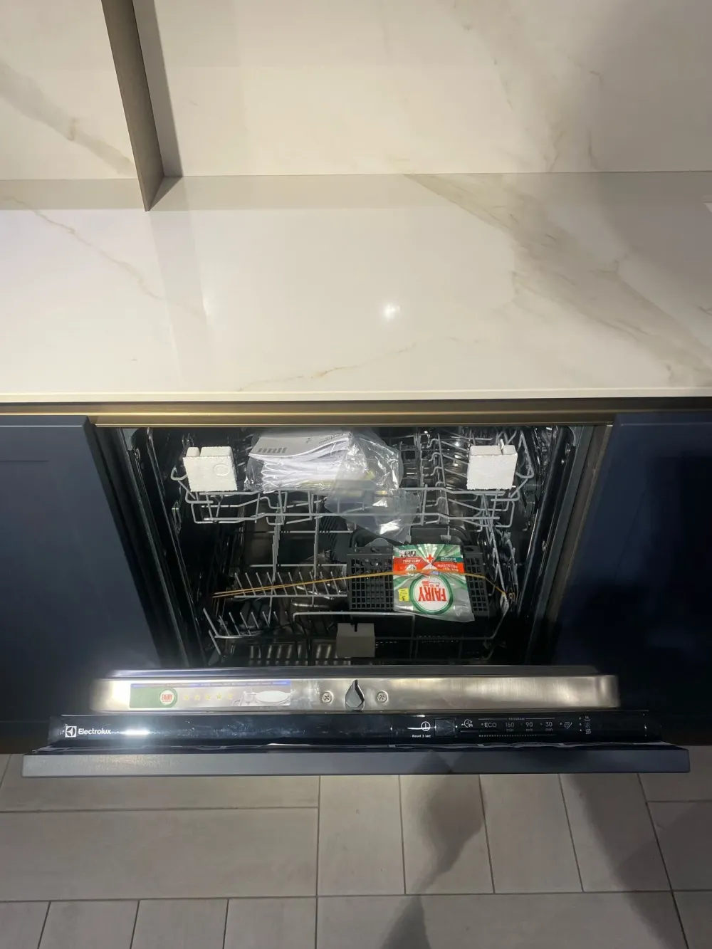 Cucina con isola in polimerico opaco blu Gaia a prezzo scontato^Mobilturi Discount