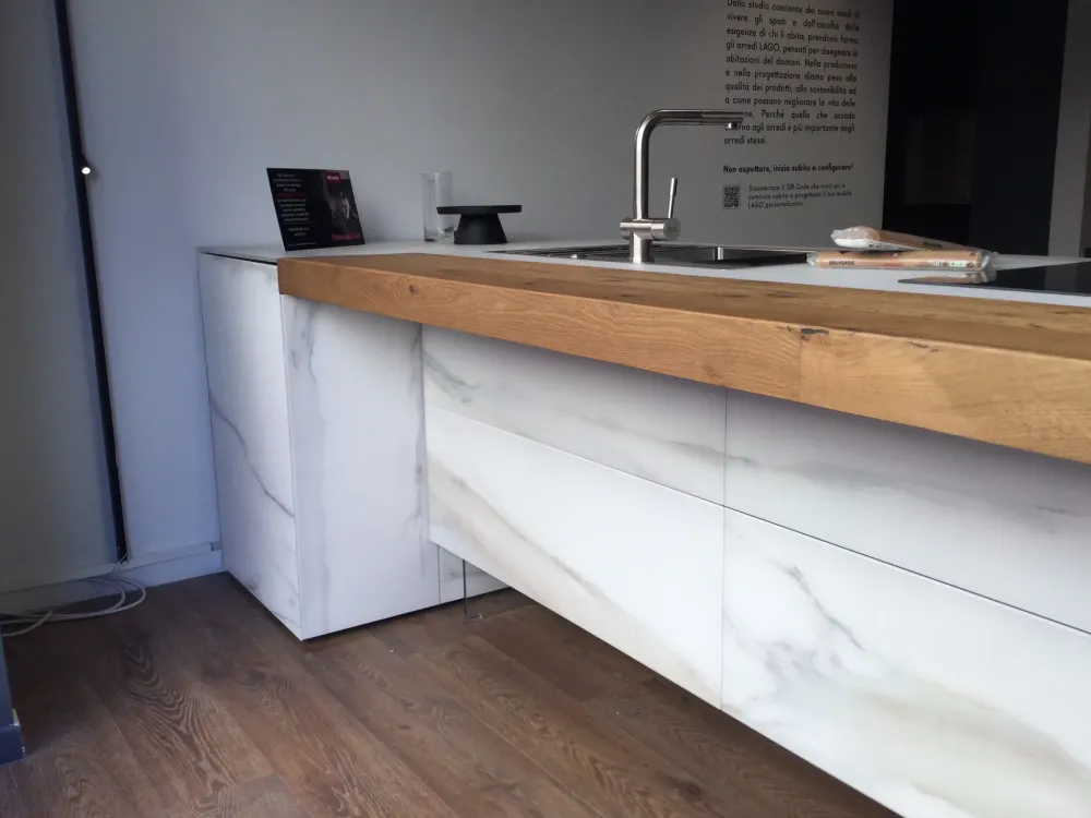 Discount Cucina con isola in vetro a prezzo ribassato 50% Cucine Ad Isola|Cucine Design