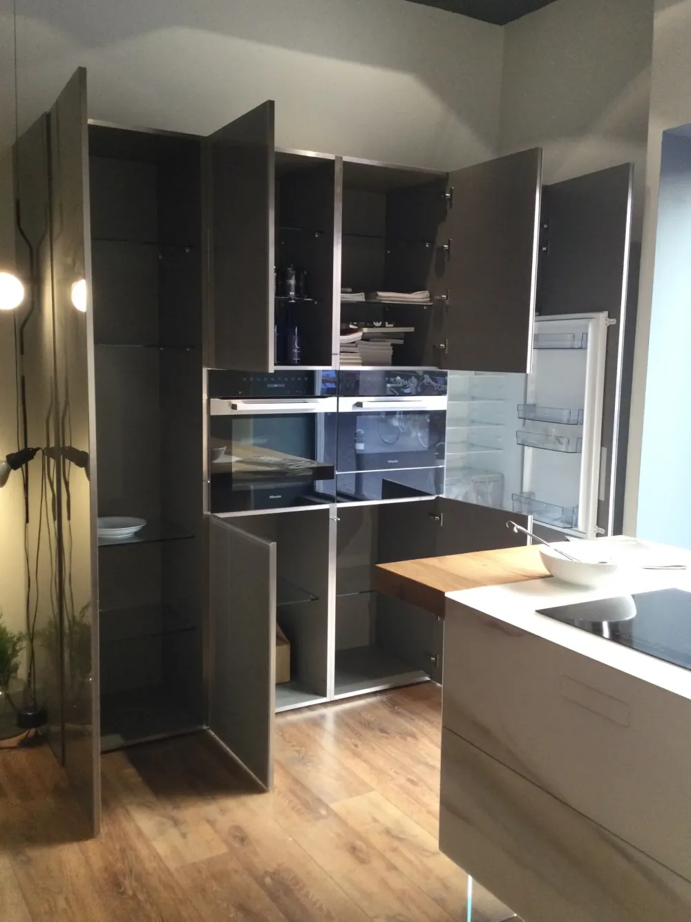 Discount Cucina con isola in vetro a prezzo ribassato 50% Cucine Ad Isola|Cucine Design