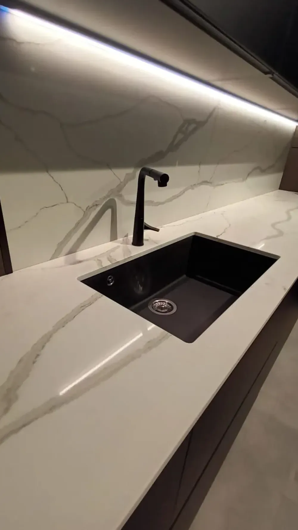 Clearance Cucina con isola in vetro altri colori Cucina glass a prezzo ribassato Cucine Ad Isola|Cucine Moderne