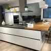 Cucina con penisola design bianca Lounge a soli 15000 Euro^Veneta Cucine Hot