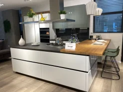 Cucina con penisola design bianca Lounge a soli 15000 Euro^Veneta Cucine Hot