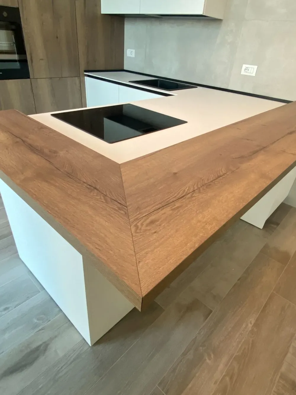 Cucina con penisola design Ingrosso cucine moderne icm04 a prezzo scontato^Primopiano Cucine Best