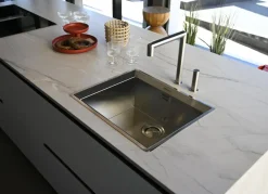 Poliform Cucina con penisola in laccata a prezzo ribassato 38%- Cucine Con Penisola|Cucine Moderne