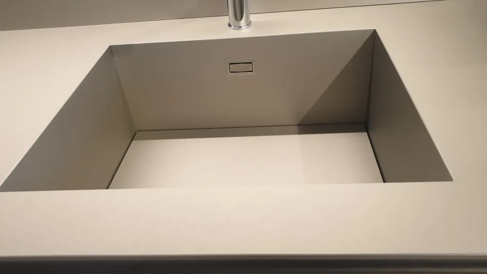 Cucina con penisola in laminato lucido a prezzo ribassato 52%^Dada Clearance