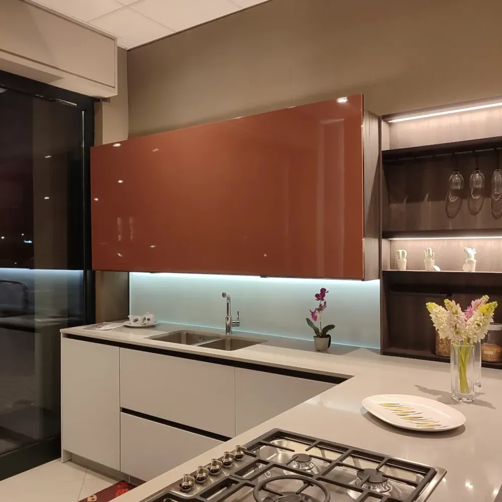 Cucina con penisola in laccata opaco a prezzo scontato 60%^Snaidero Clearance