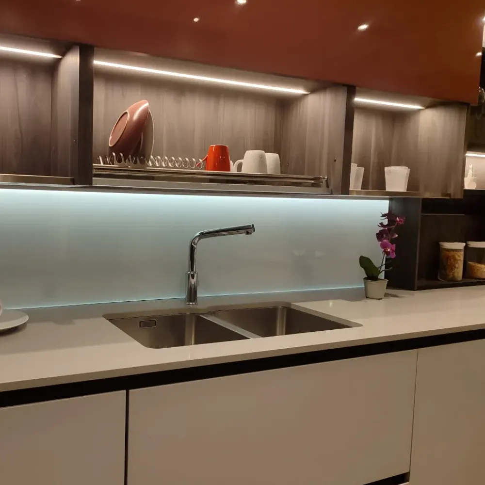 Cucina con penisola in laccata opaco a prezzo scontato 60%^Snaidero Clearance