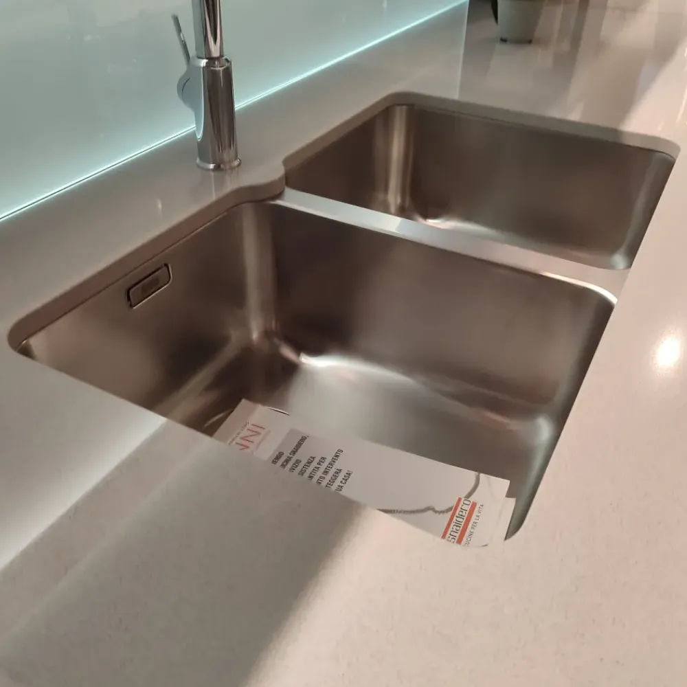 Cucina con penisola in laccata opaco a prezzo scontato 60%^Snaidero Clearance