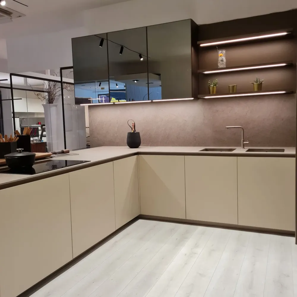 Cucina con penisola in laminato opaco a prezzo scontato 59%^Ernestomeda Online