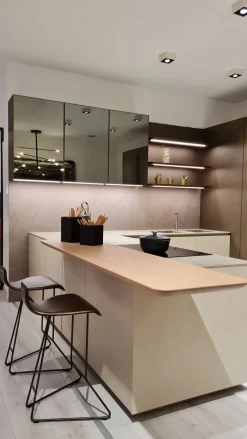 Cucina con penisola in laminato opaco a prezzo scontato 59%^Ernestomeda Online