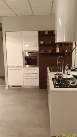 Outlet Cucina con penisola in laccato lucido a prezzo scontato 59% Cucine Con Penisola|Cucine Design