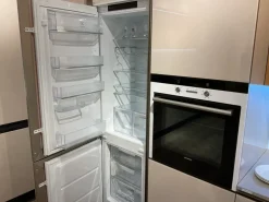 Cucina con penisola in vetro a prezzo ribassato 50%^Veneta Cucine Hot