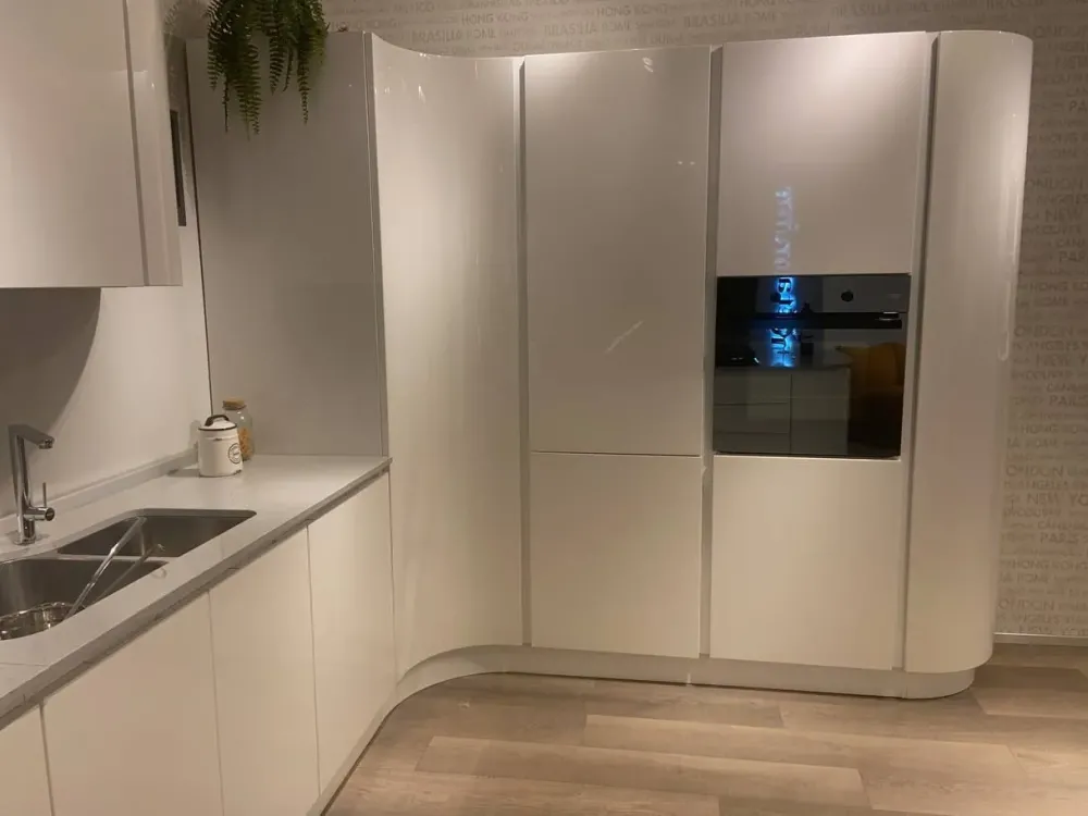 Cucina con penisola moderna bianca Ar^Ar-Due Discount