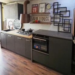 Cucina Cucina industrial con paino legno e ante effetto iron steel con colonne   di in Offerta Outlet -46%^Outlet Etnico Online