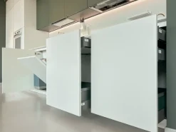 Forma 2000 Cucina Cucina trend verde opaco moderna bianca lineare scontata 40%- Cucine Lineari|Cucine Moderne