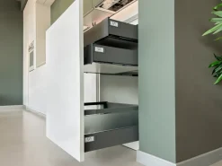 Forma 2000 Cucina Cucina trend verde opaco moderna bianca lineare scontata 40%- Cucine Lineari|Cucine Moderne