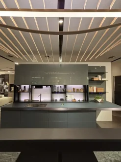 Cucina Cucina genius loci in vitrum  con isola con un ribasso imperdibile^Valcucine Hot