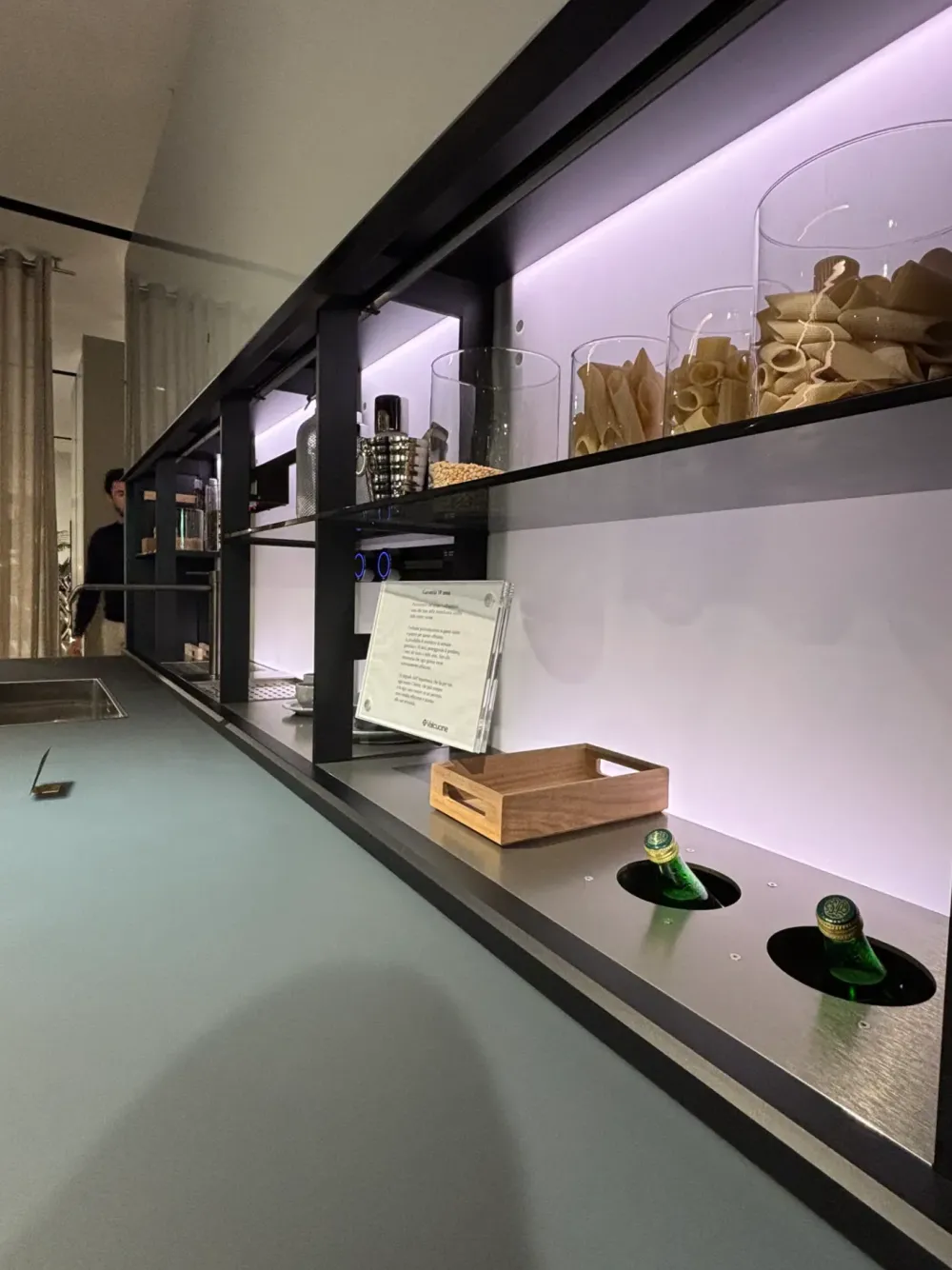 Cucina Cucina genius loci in vitrum con isola con un ribasso imperdibile^Valcucine Hot