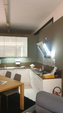 Cucina moderna ad angolo bianca in laccato lucido Bianca laccata^Cucinesse Best