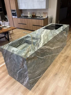 Cucina design con isola Monolith a prezzo scontato^Artigianale Hot