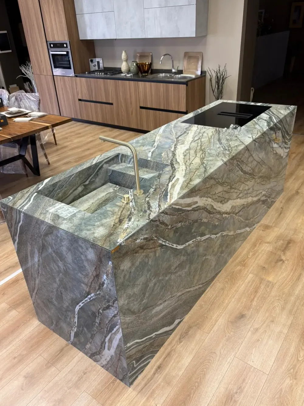 Cucina design con isola Monolith a prezzo scontato^Artigianale Hot