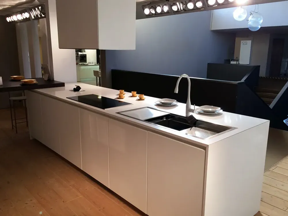 Effe.ti cucine Cucina design Effeti Evoluzione in laccato opaco scontata del 67%- Cucine Ad Isola|Cucine Design