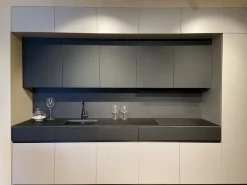Cucina design lineare Fenix e laminato a prezzo ribassato^Artigianale Online