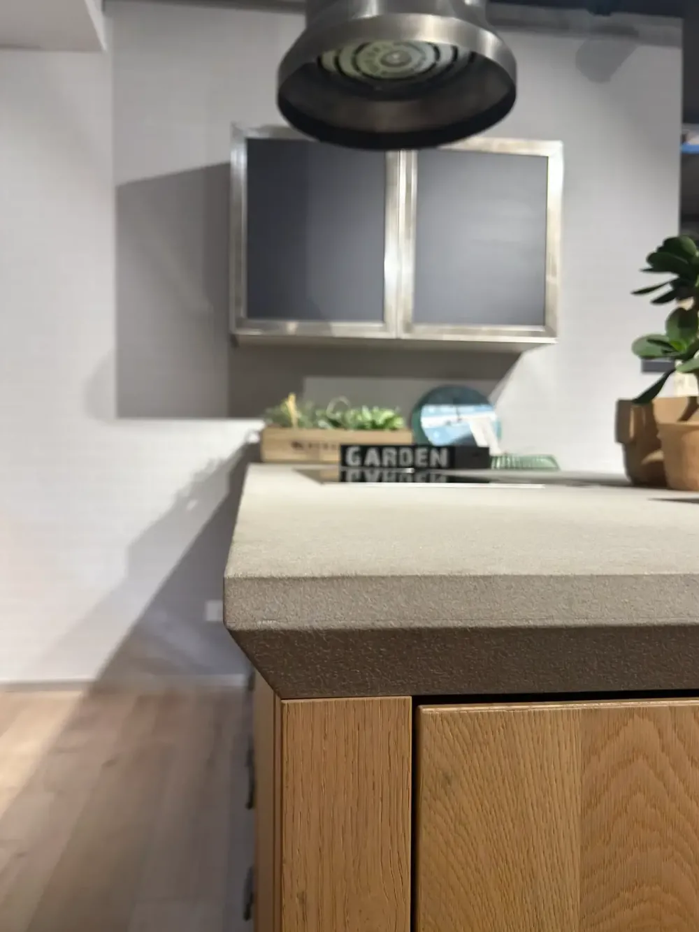 Cucina Diesel industriale rovere chiaro con penisola scontata 51%^Scavolini