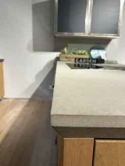 Cucina Diesel industriale rovere chiaro con penisola scontata 51%^Scavolini