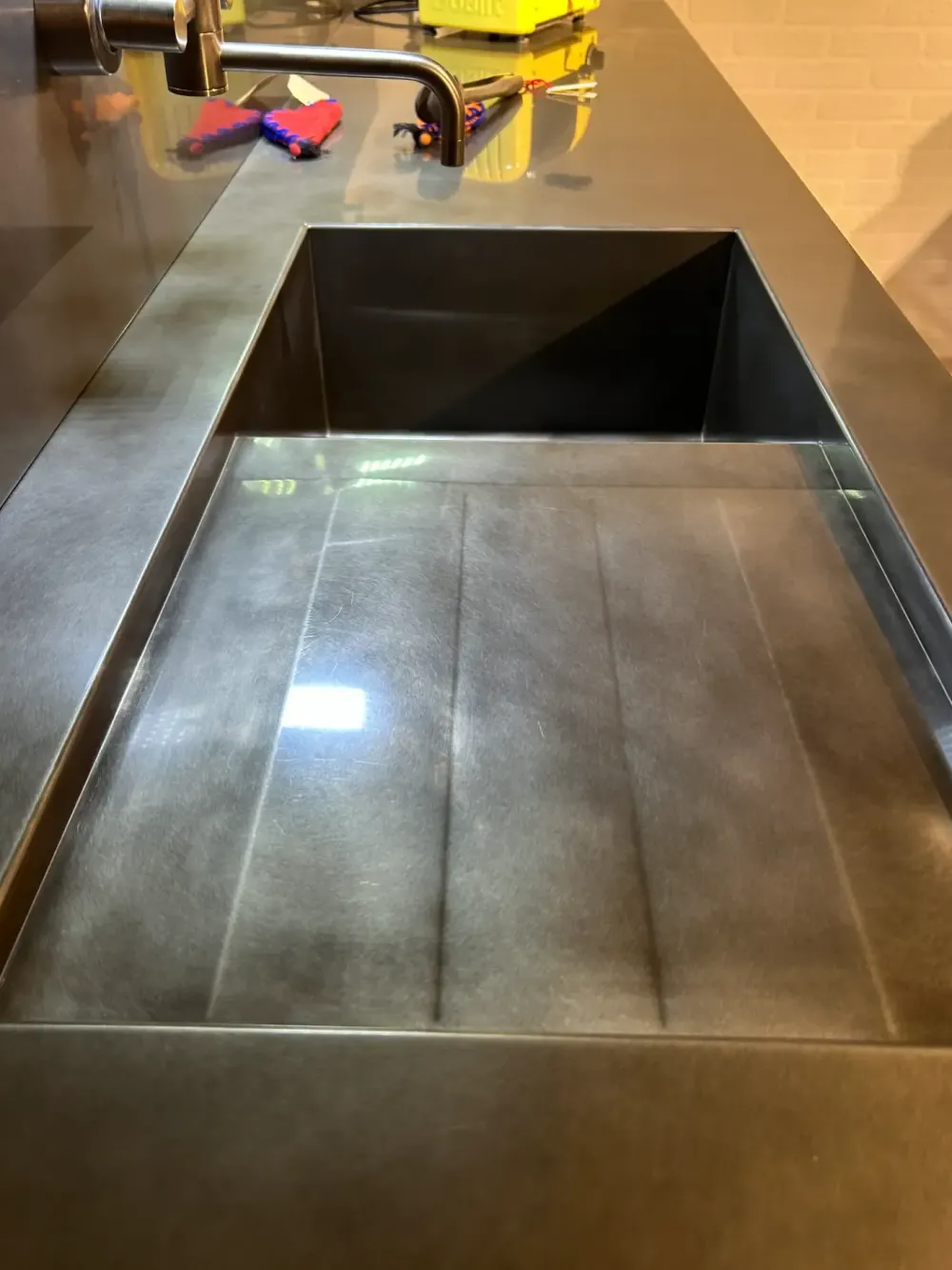 Cucina Diesel industriale rovere chiaro con penisola scontata 51%^Scavolini