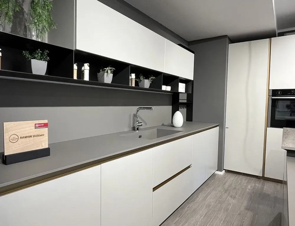 Cucina grigia design con isola Delinea^Scavolini New
