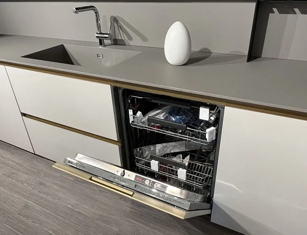 Cucina grigia design con isola Delinea^Scavolini New