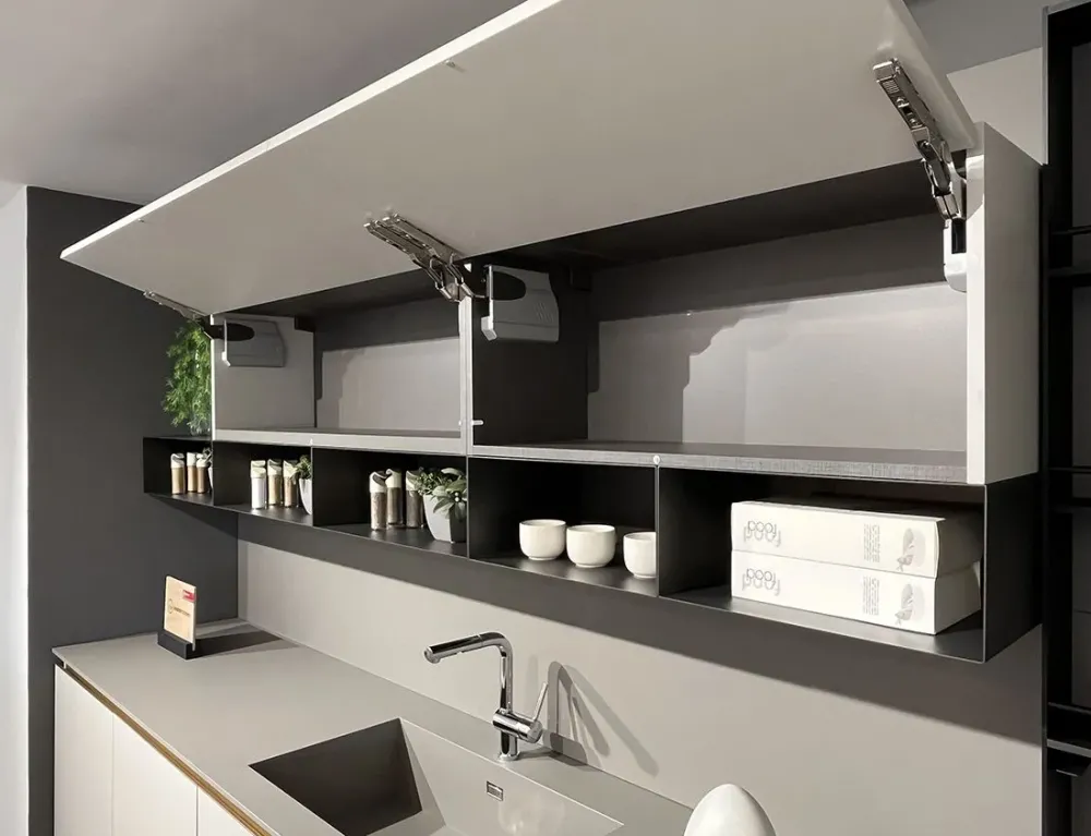 Cucina grigia design con isola Delinea^Scavolini New