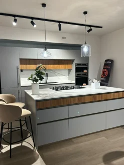 Cucina grigia design con isola Metropolis in offerta Cucine Ad Isola|Cucine Design