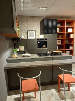Cucina grigia moderna con penisola Creativa scontata^Lube Cucine Online