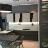 Cucina grigia moderna con penisola Qi scontata^Scavolini Online
