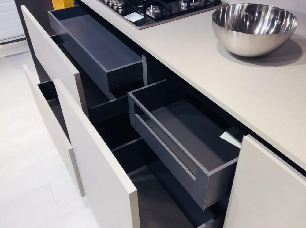 Cucina grigia moderna lineare Plk silicio in offerta^Artigianale Online