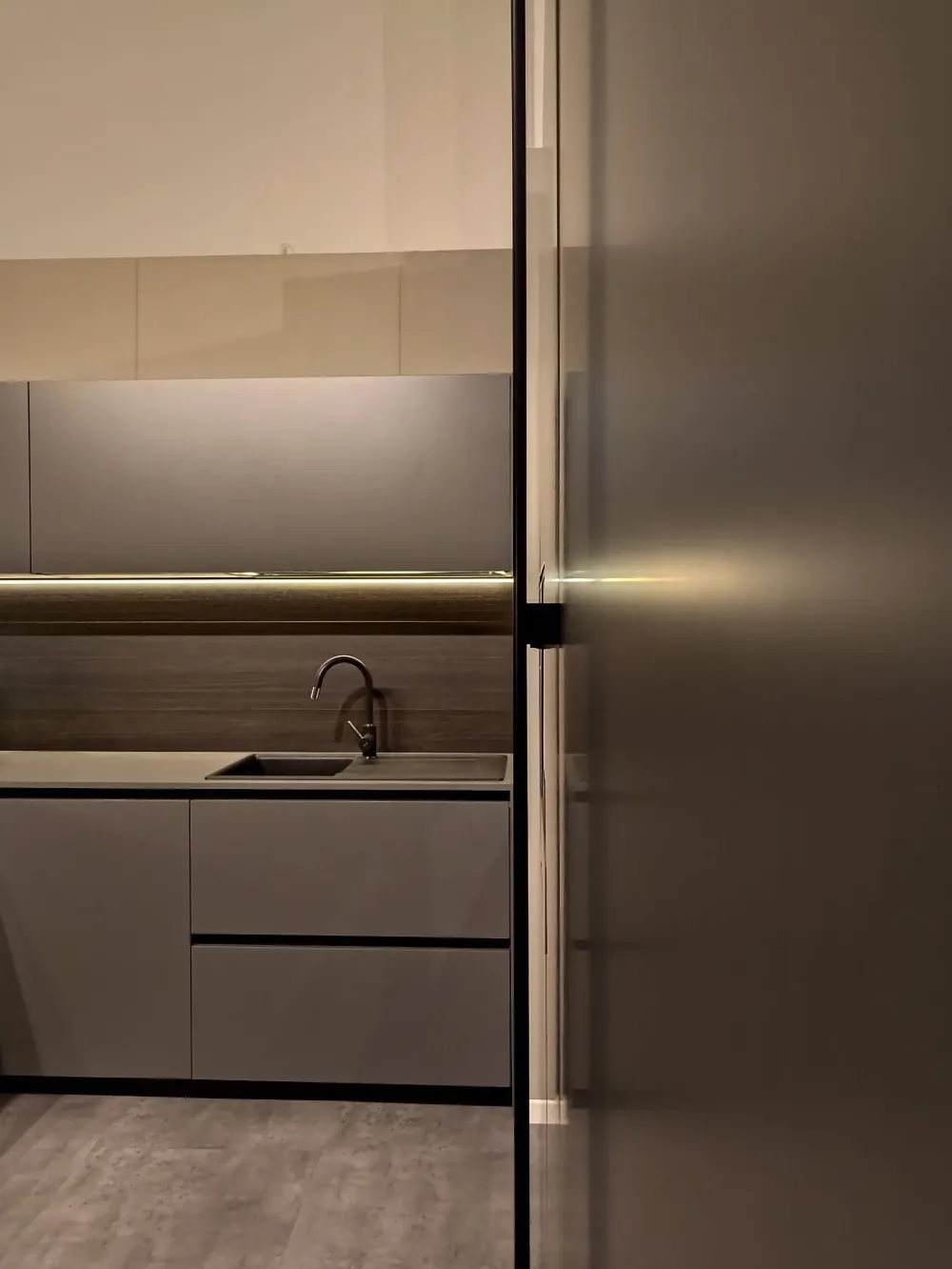 Cucina grigio design con penisola 2.1 gola peltro^Copat cucine Clearance