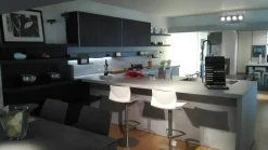 Cucina grigio moderna con penisola In^Dada Online