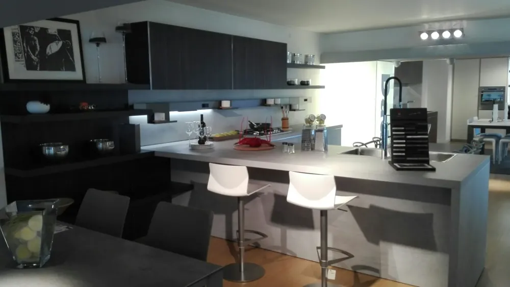 Cucina grigio moderna con penisola In^Dada Online