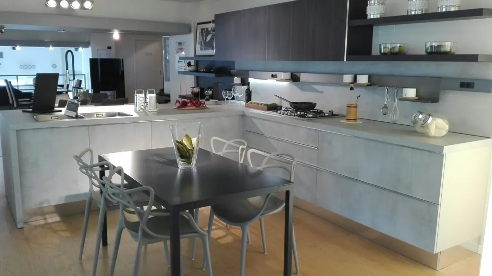 Cucina grigio moderna con penisola In^Dada Online