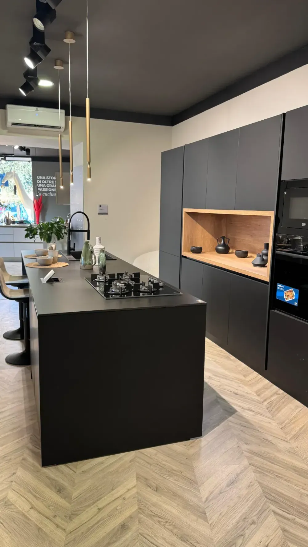 Cucina Infinity design antracite con isola scontata 45%^Stosa New