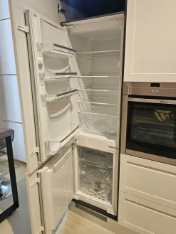 Cucina inglese con penisola Carattere   a prezzo scontato^Scavolini