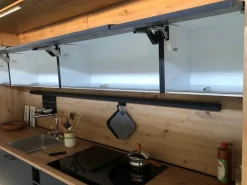 Cucina lineare in hpl grigio Wood a prezzo ribassato^Haecker Cucine Online