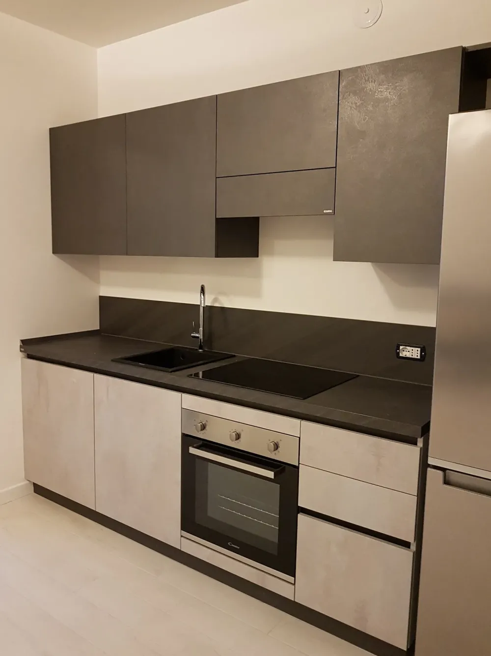 Outlet Cucina lineare in laminato materico grigio Evolution a prezzo scontato Cucine Lineari|Cucine Moderne