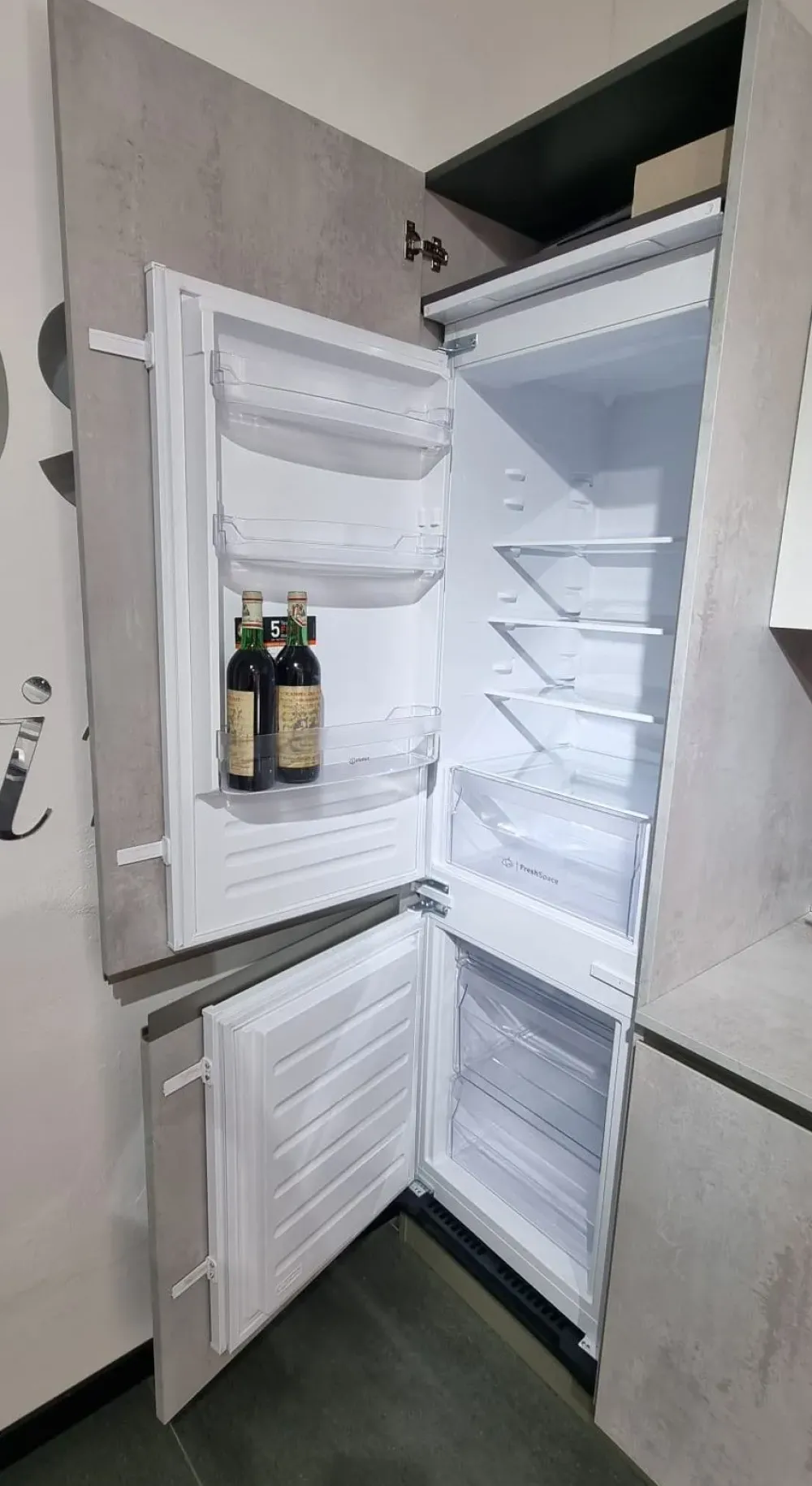 Cucina lineare in laminato materico altri colori Infinity maniglia grip a prezzo ribassato^Stosa New