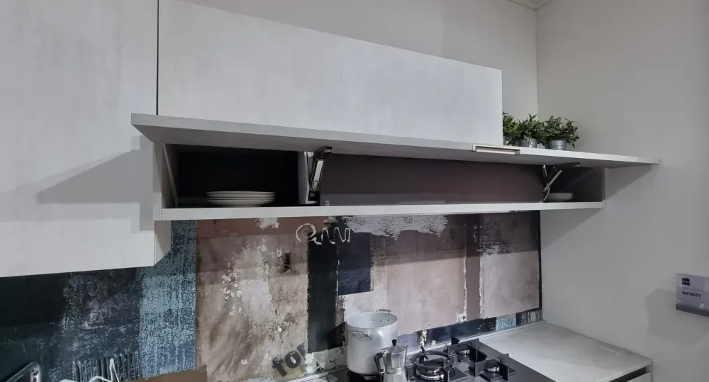 Cucina lineare in laminato materico altri colori Infinity maniglia grip a prezzo ribassato^Stosa New