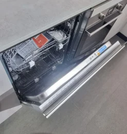 Cucina lineare in laminato materico altri colori Infinity maniglia grip a prezzo ribassato^Stosa New